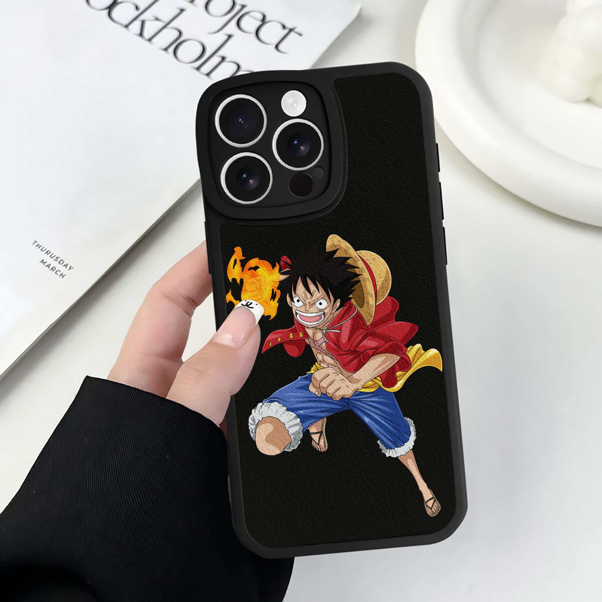 （画像用） ワンピース モンキー・D・ルフィ ONE PIECE Monkey D. Luffy 【iPhone 16シリーズ対応】シリコンスマホケース（レザー調） 材質：シリコン